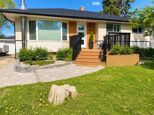 111 Willow Dr, Hinton, AB, T7V1E5 | Card Image