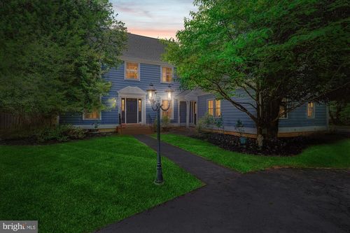 8201 Hectic Hill Ln, Rockville, MD, 20854-2600 | Card Image