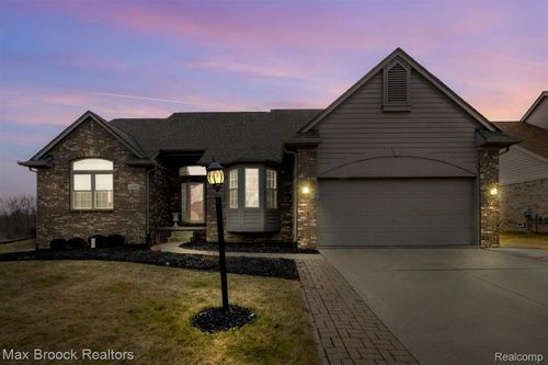 1086 Williamson Cir, Pontiac, MI, 48340-3314 | Card Image
