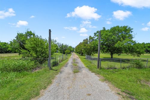 17590 State Highway 317, Moody, TX, 76557-3329 | Card Image