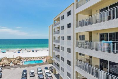 402 - 17450 Gulf Boulevard, Condo with 3 bedrooms, 3 bathrooms and null parking in Redington Shores FL | Image 3