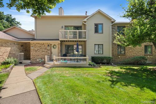 7096 Clements, West Bloomfield, MI, 48322-2626 | Card Image