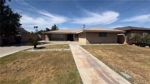 2004 Julian Ave, Bakersfield, CA, 93304-6424 | Card Image