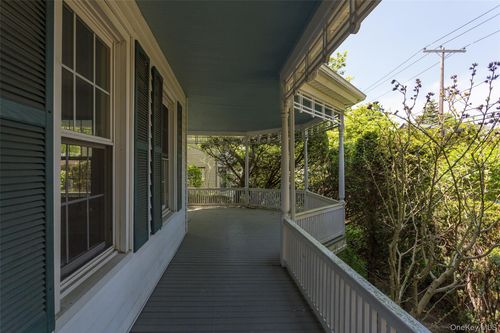 75 12th Ave, Sea Cliff, NY, 11579-1212 | Card Image