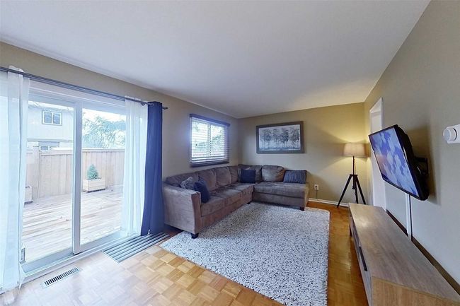 101 - 81 Hansen Rd N, Condo with 3 bedrooms, 1 bathrooms and 1 parking in Brampton ON | Image 7