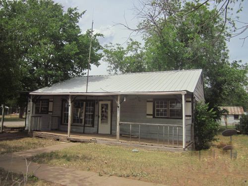 401 Avenue F Se, Childress, TX, 79201-6442 | Card Image