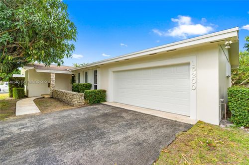 15200 Sw 84th Ave, Palmetto Bay, FL, 33157-2110 | Card Image