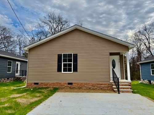 419 W Waggoner St, Tullahoma, TN, 37388-4331 | Card Image