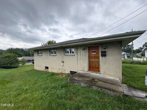 823 Maple St, Bristol, VA, 24201-4426 | Card Image
