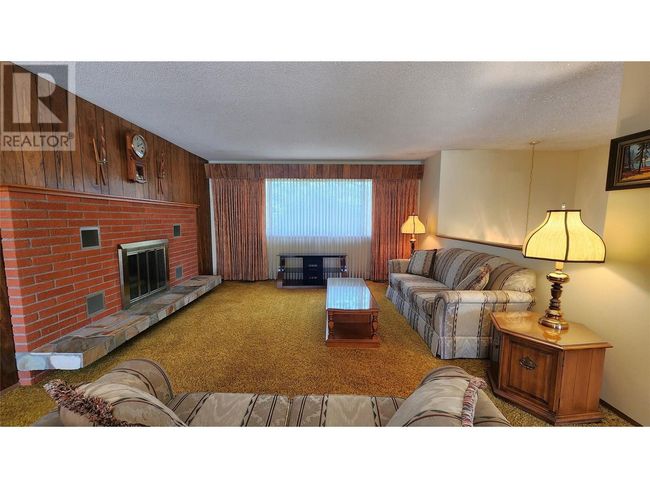 3900 Woodland Dr, House other with 3 bedrooms, 3 bathrooms and 3 parking in Trail BC | Image 4
