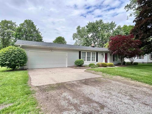 818 W Chestnut St, Morenci, MI, 49256-1008 | Card Image