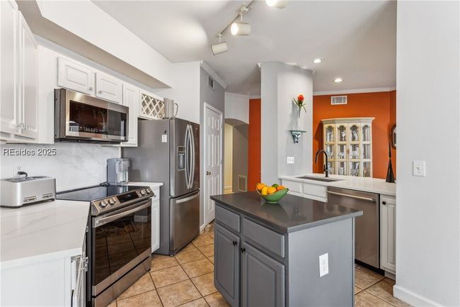APT-1922 - 4 Indigo Run Dr, Condo with 3 bedrooms, 2 bathrooms and null parking in Hilton Head Island SC | Image 25