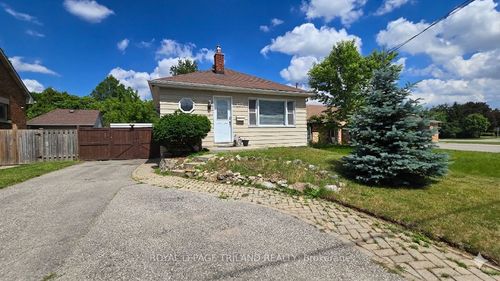 224 Highbury Ave N, London, ON, N5Z2W7 | Card Image