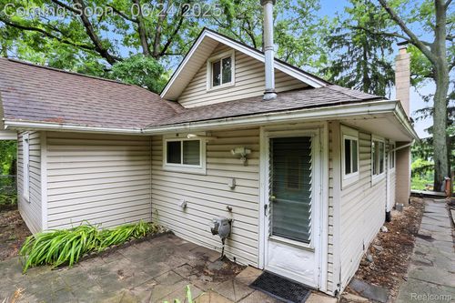 481 Heights Rd, Lake Orion, MI, 48362-2692 | Card Image