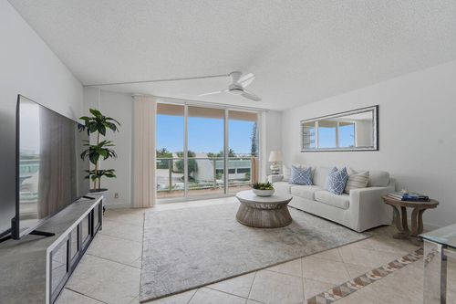 203-5440 N Ocean Dr, Riviera Beach, FL, 33404-2528 | Card Image