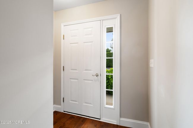 First level foyer | Image 4