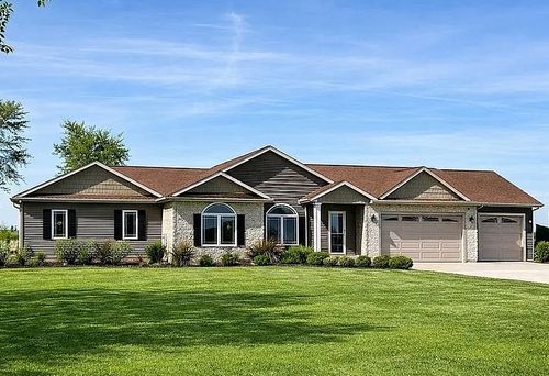3142 County Road 1600 N, El Paso, IL, 61738-9299 | Card Image