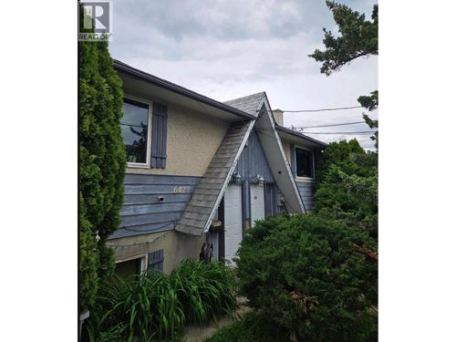 640 | 642 Courtenay Crescent Crescent, Kamloops, BC, V2B1Z6 | Card Image
