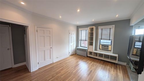 apt-3c-44 Newtown Rd, Astoria, NY, 11103-2258 | Card Image