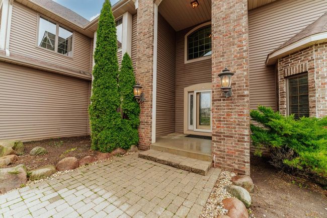 585 Overlook Pass, House other with 5 bedrooms, 4 bathrooms and null parking in Fredonia WI | Image 9
