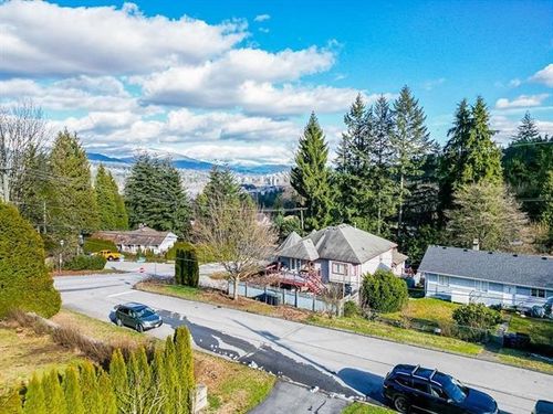 941 Tuxedo Dr, Port Moody, BC, V3H1L2 | Card Image