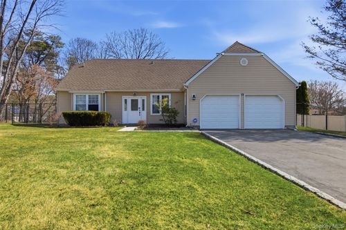 11 Royal Dr, Coram, NY, 11727-2251 | Card Image