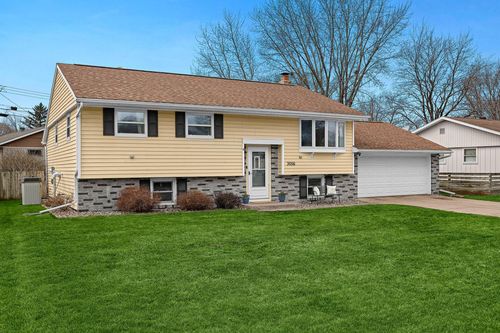 3056 31st Street, La Crosse, WI, 54601 | Card Image