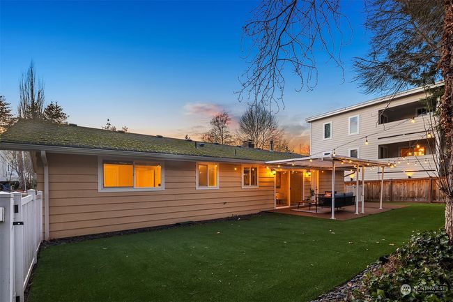 828 2 Nd Ave, House other with 3 bedrooms, 2 bathrooms and 1 parking in Kirkland WA | Image 32