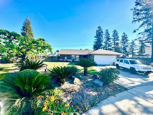 2407 Sarah Cir, Selma, CA, 93662-9490 | Card Image