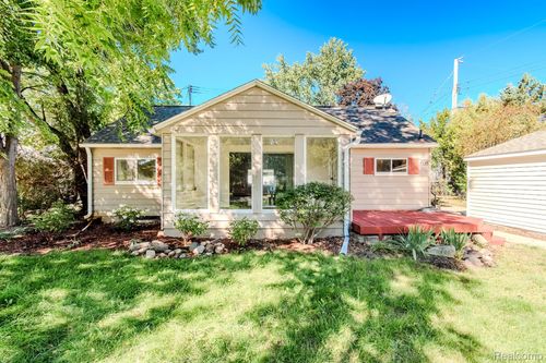 408 Cantley St, Addison Twp, MI, 48367-6604 | Card Image