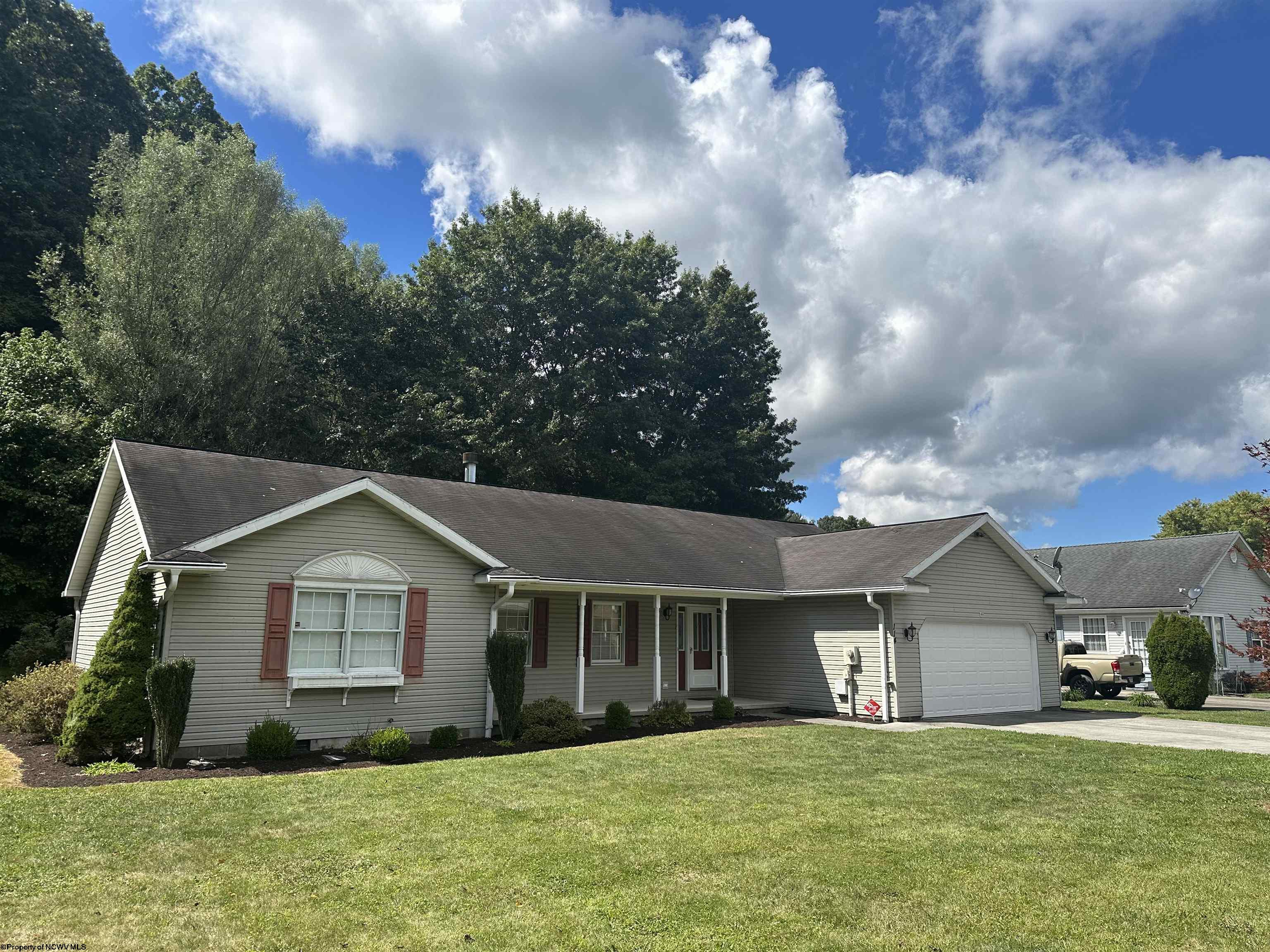 Valley Ct, Elkins, WV 26241