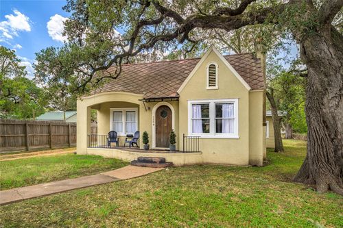 526 S Jefferson St, La Grange, TX, 78945-3225 | Card Image