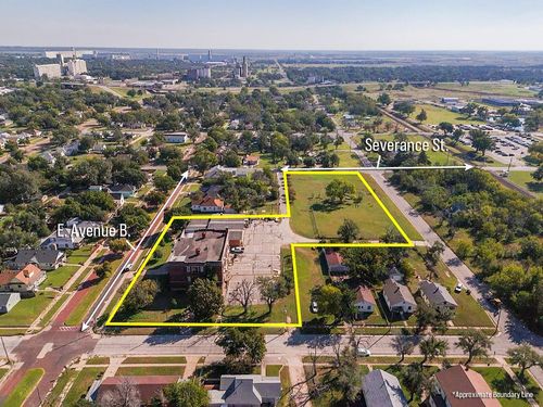 805 E Avenue B, Hutchinson, KS, 67501-3019 | Card Image