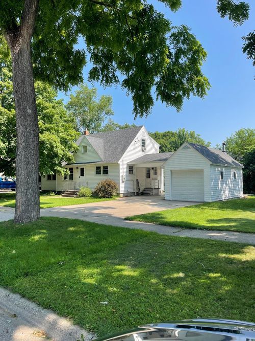 715 S Garden St, Lake City, MN, 55041-1810 | Card Image