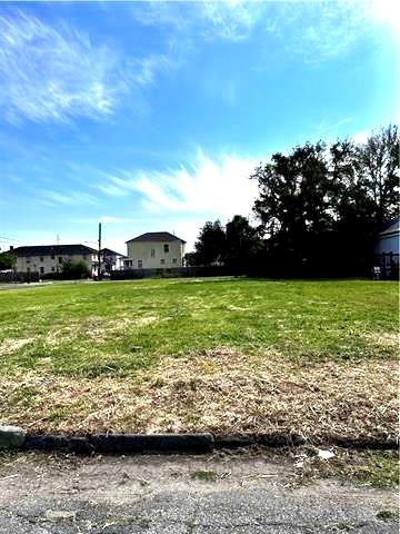 Land in New Orleans 2