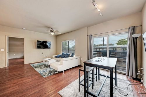 apt-303-5117 N Lamar Blvd, Austin, TX, 78751-2322 | Card Image
