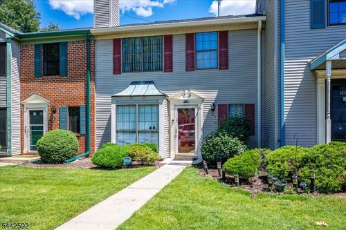 11 Tracy Ct, Franklin Park, NJ, 08823-1336 | Card Image