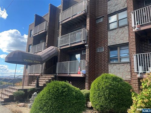 201 12th St, Palisades Park, NJ, 07650-2048 | Card Image