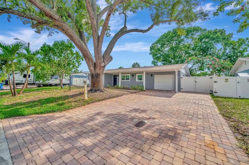 7454 Locust St Ne, St Petersburg, FL, 33702-5442 | Card Image