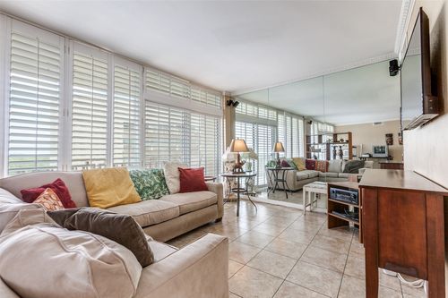 apt-700-6211 W Northwest Hwy, Dallas, TX, 75225-3423 | Card Image