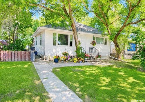 334 6th Ave Se, Swift Current, SK, S9H3P1 | Card Image