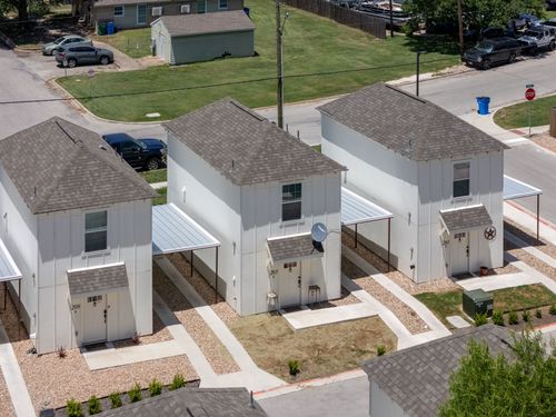 205-a-350 Debus Dr, Taylor, TX, 76574-2452 | Card Image