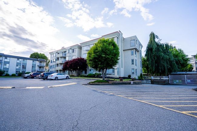 433 - 32830 George Ferguson Way, Condo with 2 bedrooms, 2 bathrooms and 1 parking in Abbotsford BC | Image 2