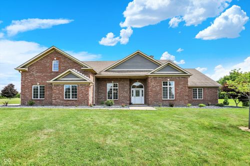 421 Lowry St, Jamestown, IN, 46147-9106 | Card Image