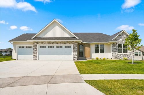 4135 Tall Pines Ct, Marion, IA, 52302 | Card Image