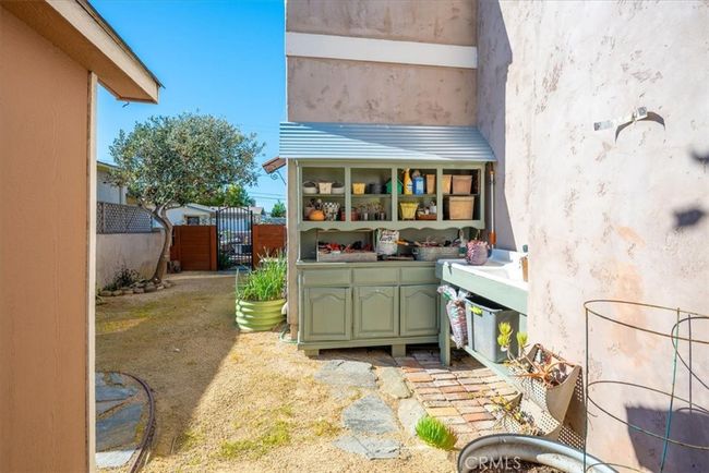 Such a cute potting shed in the side yard! | Image 58