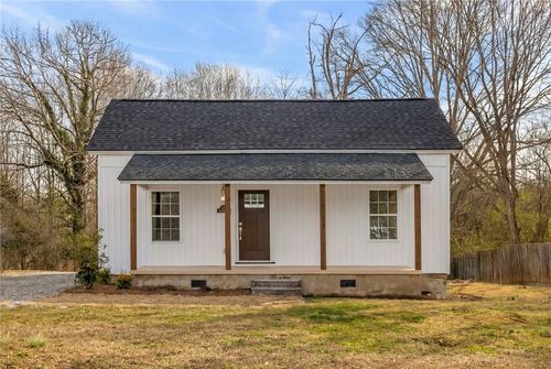 110 North St, Central, SC, 29630-9584 | Card Image