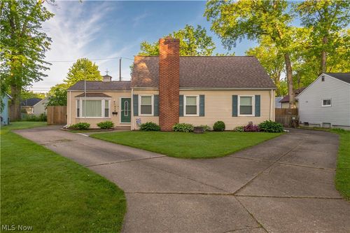 318 Bellaire Rd, Avon Lake, OH, 44012-1572 | Card Image