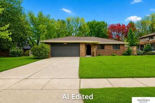5800 Berkeley Dr, Lincoln, NE, 68512-1807 | Card Image