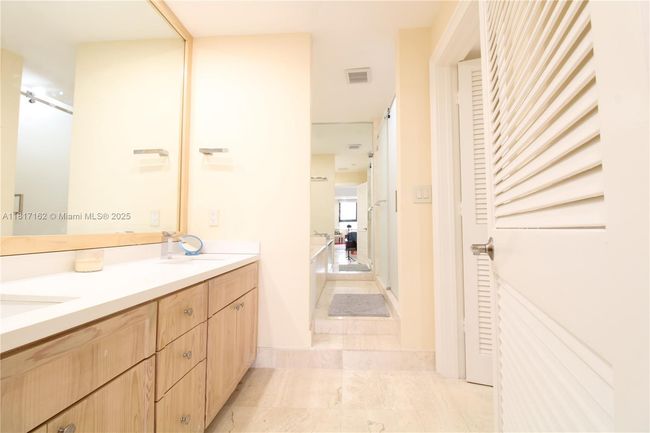 APT-702 - 151 Crandon Blvd, Condo with 2 bedrooms, 2 bathrooms and null parking in Key Biscayne FL | Image 17